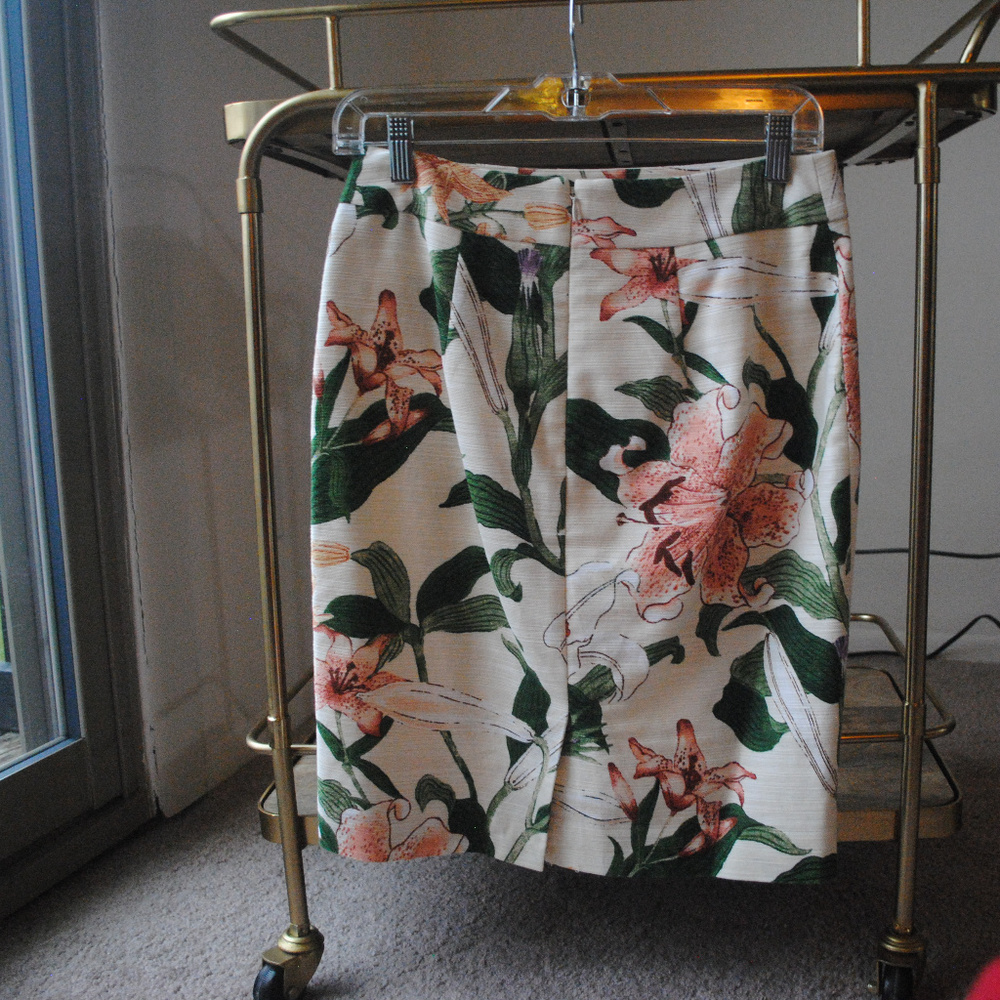 Ann Taylor petite floral pattern pencil skirt - Picture 2 of 5
